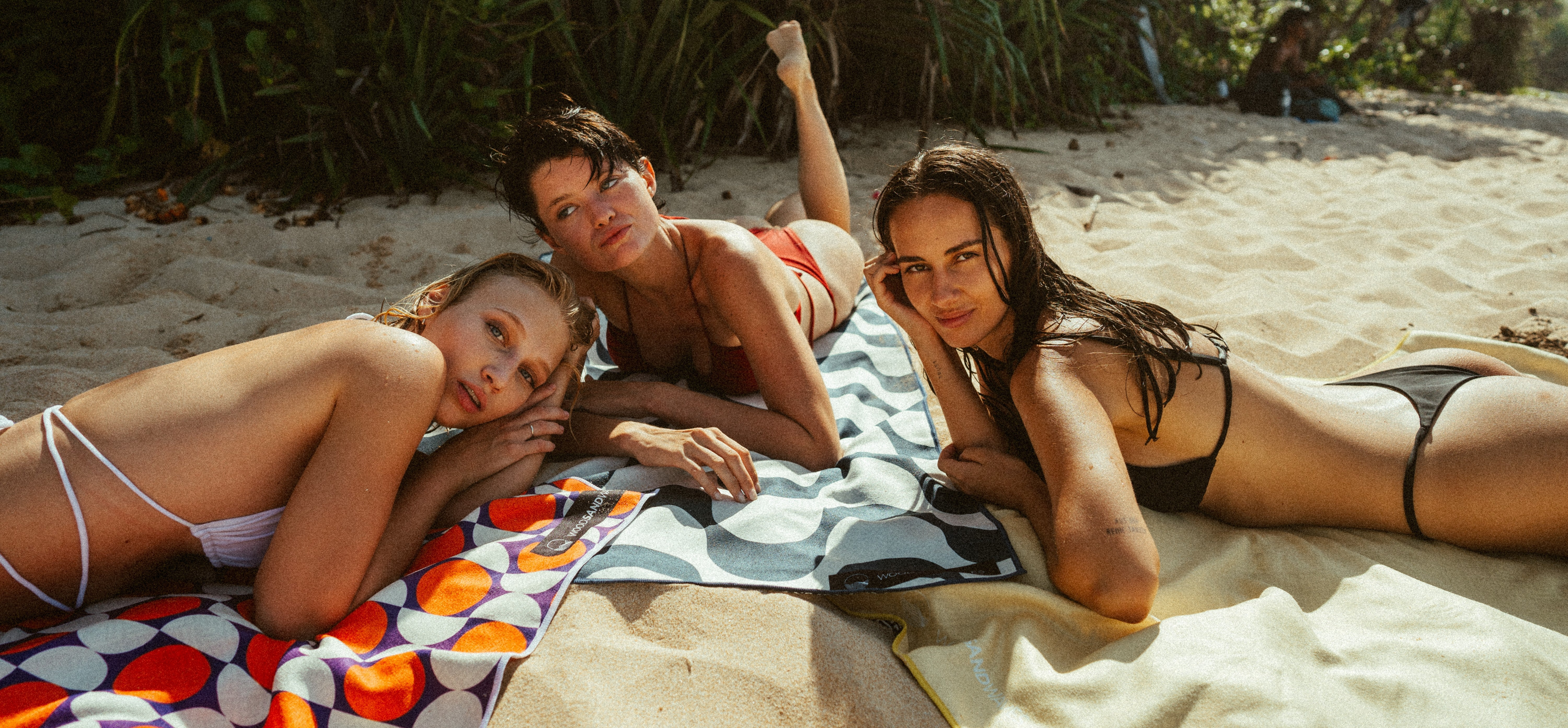 Mikrofaser Strandtücher – leicht, schnelltrocknend & perfekt für Reisen - WOODSANDWAVES