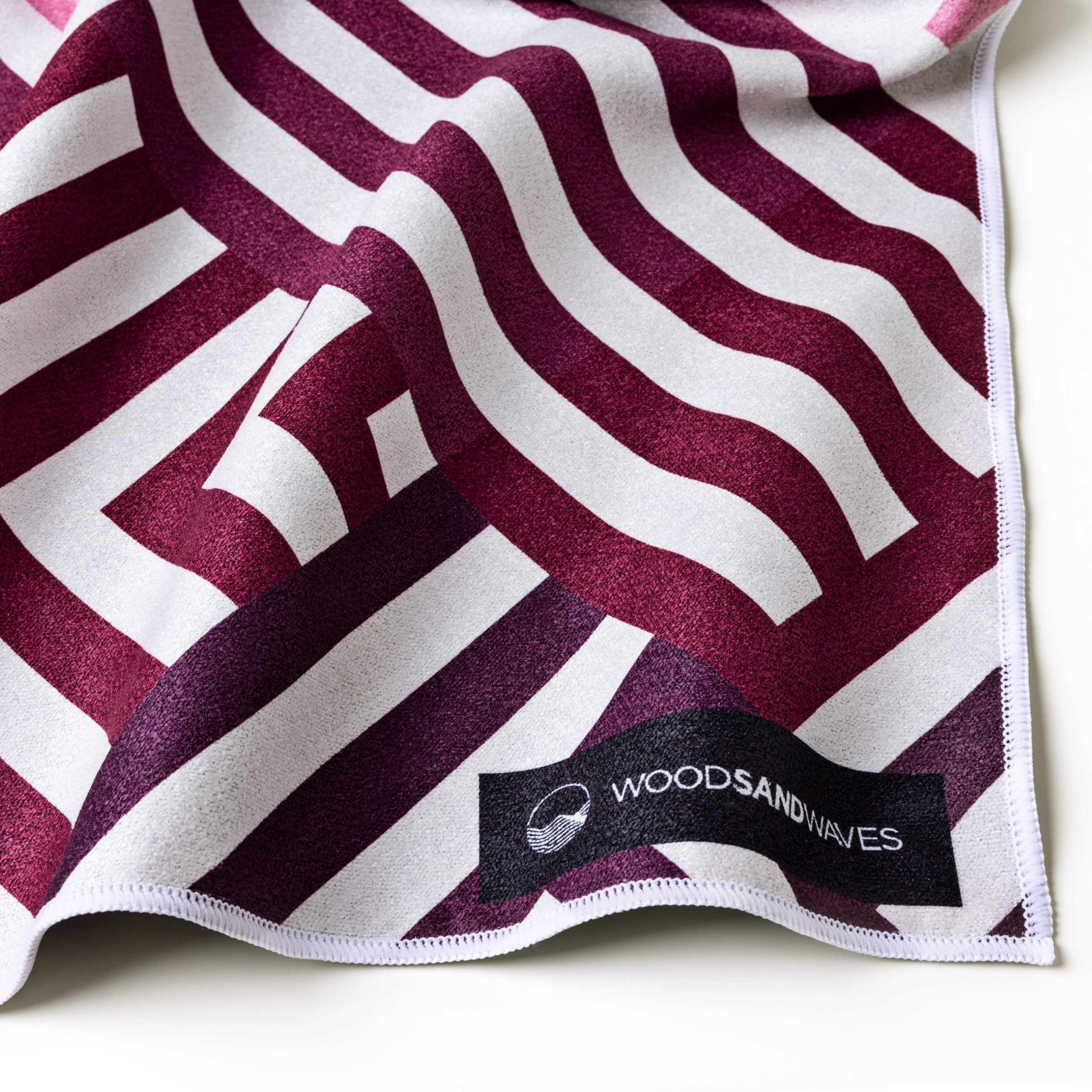 Pink Relaxation - Sandabweisendes Strandtuch mit Geheimfach - WOODSANDWAVES