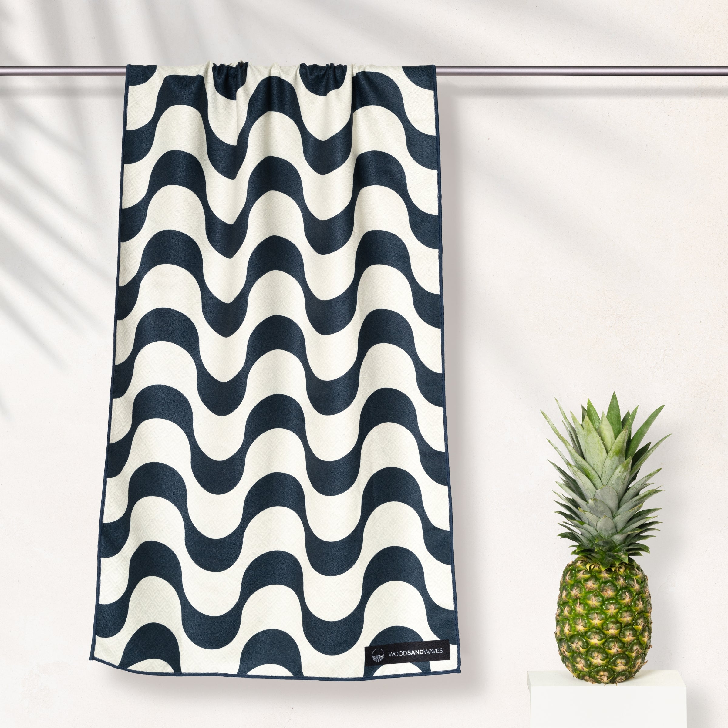 Copacabana - Sandabweisendes Strandtuch mit Geheimfach - WOODSANDWAVES