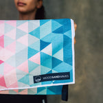 Kaleidoscope - Sporthandtuch mit Magnet & Zipper-Tasche - WOODSANDWAVES