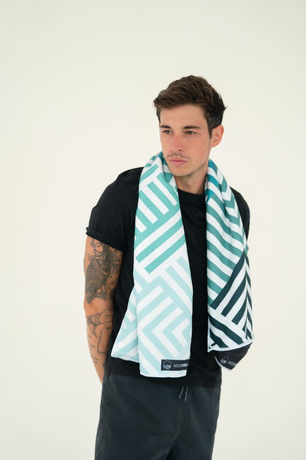 Mint Relaxation - Sporthandtuch mit Magnet & Zipper-Tasche - WOODSANDWAVES