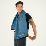 Blue Rebel - Sporthandtuch mit Magnet & Zipper-Tasche - WOODSANDWAVES