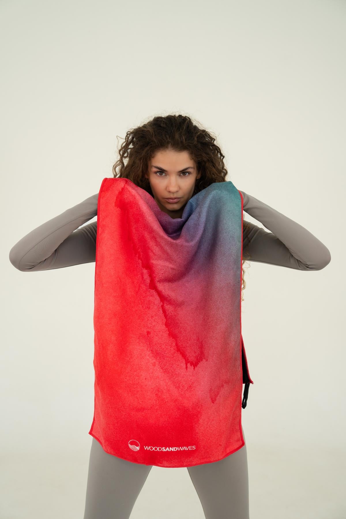 Active Flow - Sporthandtuch mit Magnet & Zipper-Tasche - WOODSANDWAVES