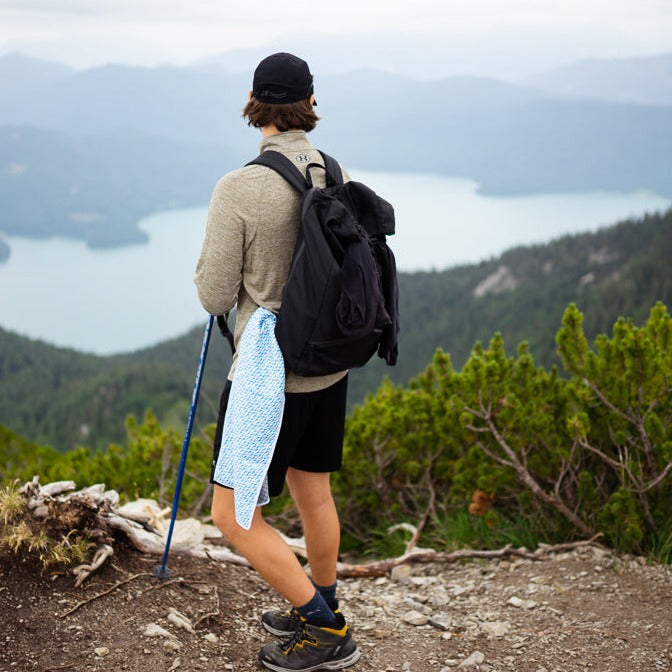 Natural Flow - Ultra-leichtes Outdoor-und Wanderhandtuch  - 80cm x 40cm - WOODSANDWAVES