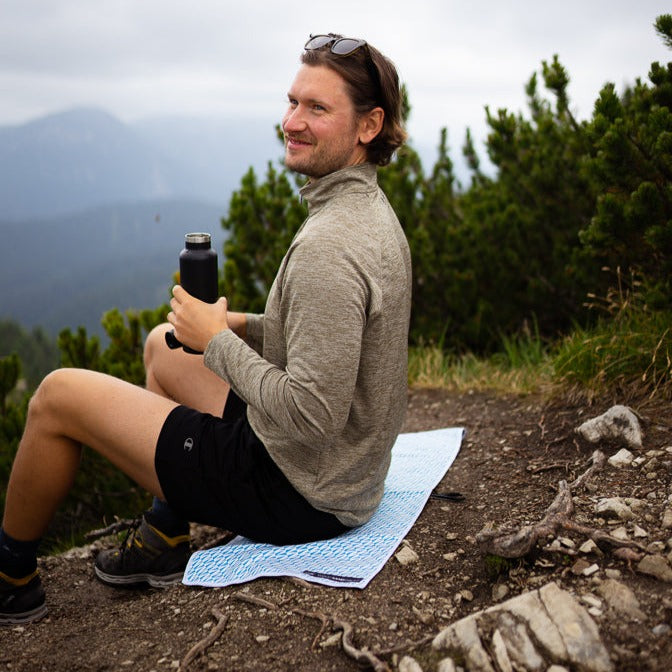 Natural Flow - Ultra-leichtes Outdoor-und Wanderhandtuch  - 80cm x 40cm - WOODSANDWAVES