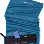 Clear Blue - Sporthandtuch mit Magnet & Zipper-Tasche - WOODSANDWAVES
