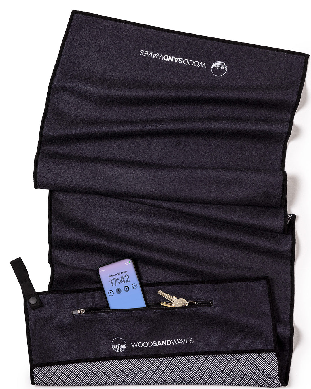 Clear Black - Sporthandtuch mit Magnet & Zipper-Tasche - WOODSANDWAVES