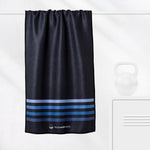 Calm Cruise Black - Sporthandtuch mit Magnet & Zipper-Tasche - WOODSANDWAVES