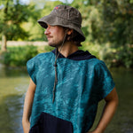 Surf-Poncho Energy Flow Green - für Frauen & Männer - aus schnelltrocknender und ultra-leichter Mikrofaser - WOODSANDWAVES