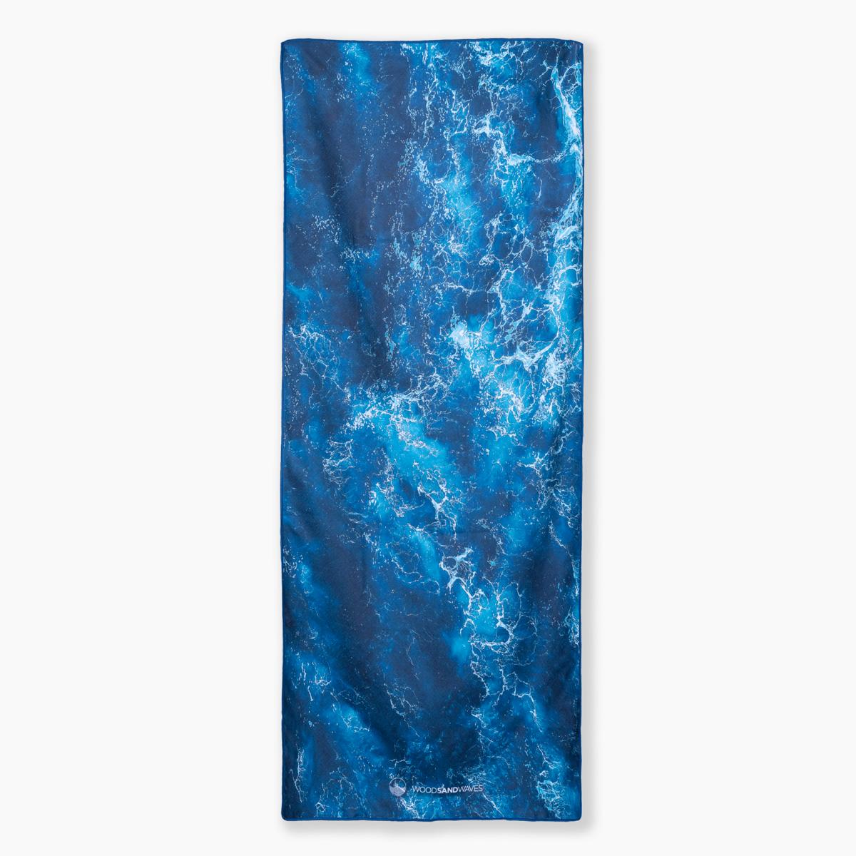 Wild Ocean - Sandabweisendes Strandtuch mit Geheimfach (180cm x 80cm) - WOODSANDWAVES