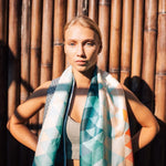 Kaleidoscope Orange - Sporthandtuch mit Magnet & Zipper-Tasche - WOODSANDWAVES