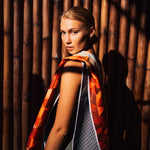 Kaleidoscope Orange - Sporthandtuch mit Magnet & Zipper-Tasche - WOODSANDWAVES