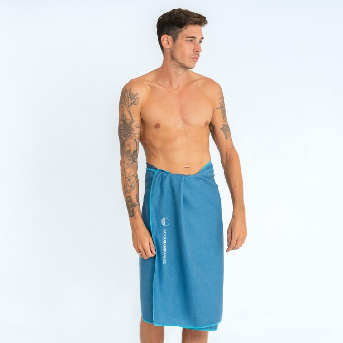 Clear Blue - schnelltrocknendes Duschhandtuch aus Premium Mikrofaser - angenehm auf der Haut - 140 x 70cm - WOODSANDWAVES