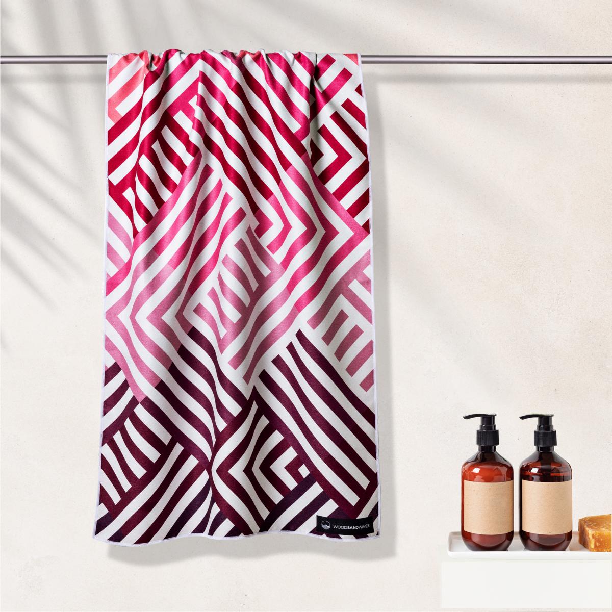 Pink Relaxation - schnelltrocknendes Duschhandtuch aus Premium Mikrofaser -  angenehm auf der Haut - 140 x 70cm - WOODSANDWAVES