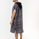 Surf-Poncho Dark Mind - für Frauen & Männer - aus schnelltrocknender und ultra-leichter Mikrofaser - WOODSANDWAVES