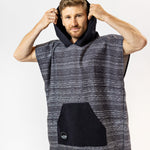 Surf-Poncho Dark Mind - für Frauen & Männer - aus schnelltrocknender und ultra-leichter Mikrofaser - WOODSANDWAVES
