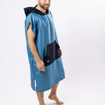 Surf-Poncho Clear Blue - für Frauen & Männer - aus schnelltrocknender und ultra-leichter Mikrofaser - WOODSANDWAVES