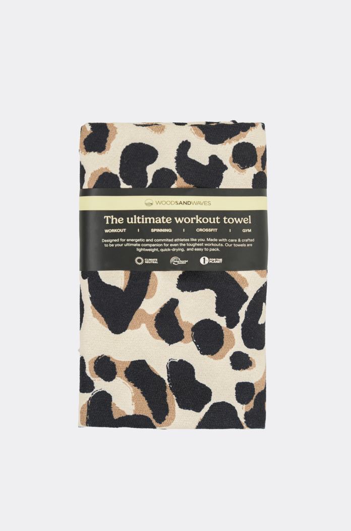 Wild Workout - Sporthandtuch mit Magnet & Zipper-Tasche - WOODSANDWAVES