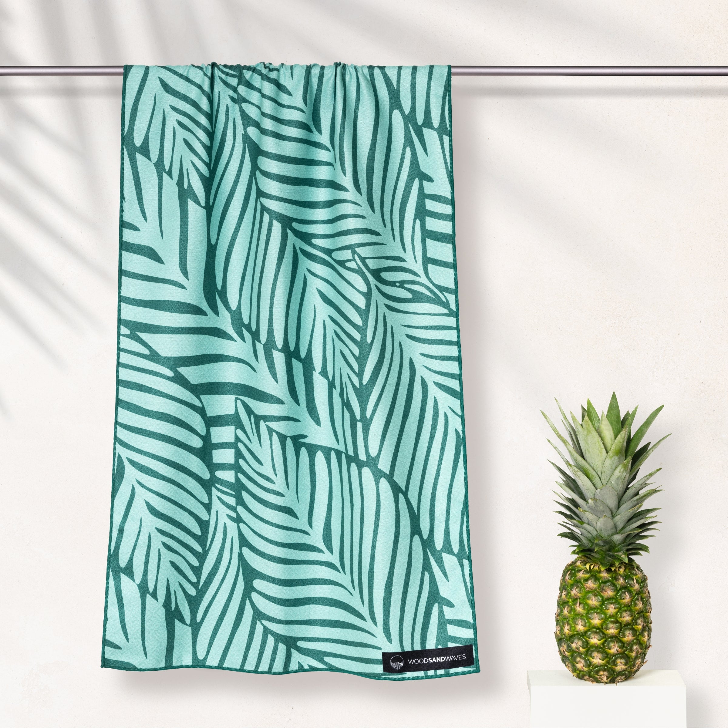 Green Garden - Sandabweisendes Strandtuch mit Geheimfach - WOODSANDWAVES