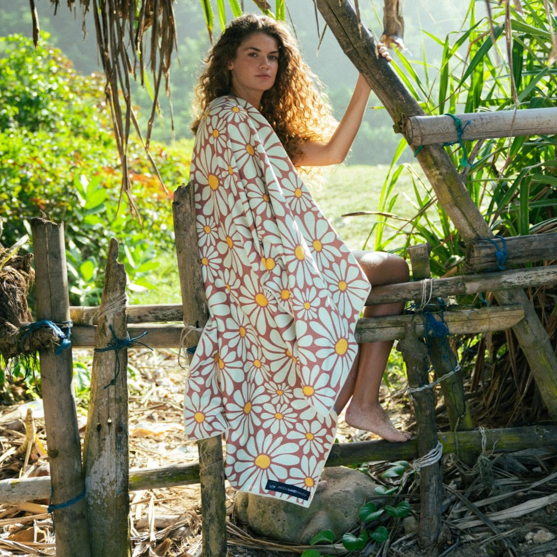 Flower Breeze - Sandabweisendes Strandtuch mit Geheimfach (180cm x 80cm) - WOODSANDWAVES