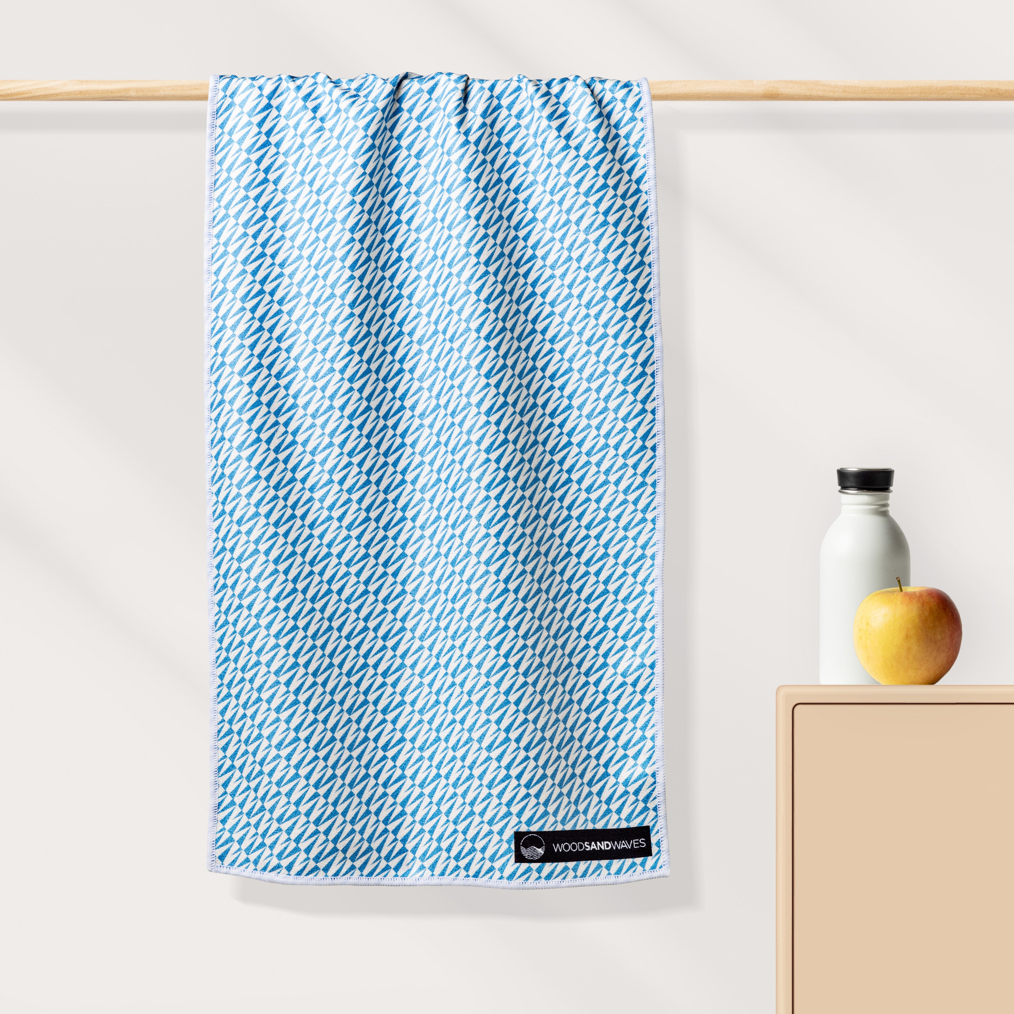 Natural Flow - Ultra-leichtes Outdoor-und Wanderhandtuch  - 80cm x 40cm - WOODSANDWAVES