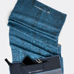 Blue Rebel - Sporthandtuch mit Magnet & Zipper-Tasche - WOODSANDWAVES