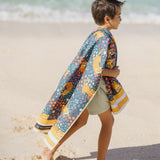 Tropical Tiger - Strandtuch für Kinder - schadstofffrei, schnelltrocknend  & sanft zur Haut (140cm x 70cm)