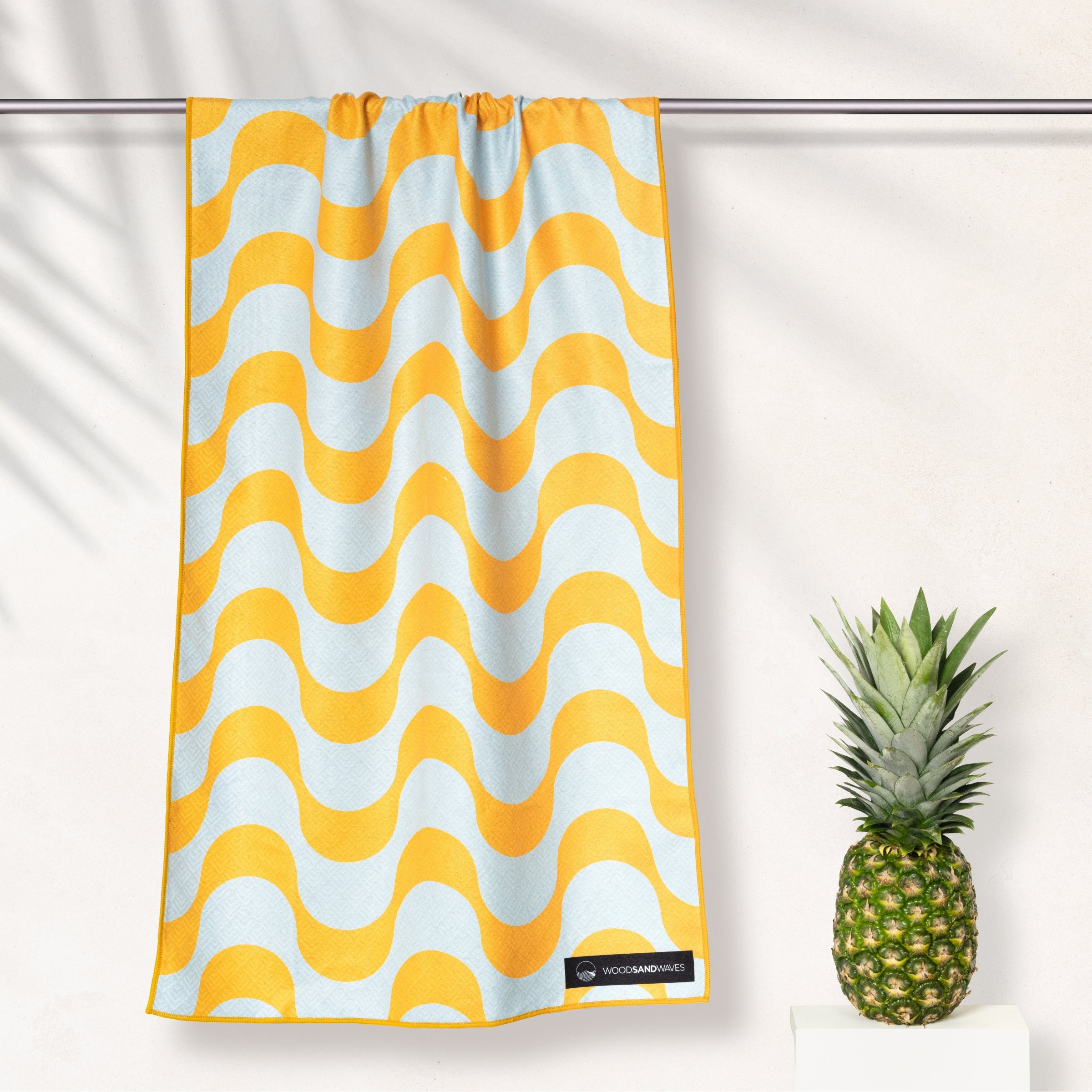 Copacabana Lemon - Sandabweisendes Strandtuch mit Geheimfach - WOODSANDWAVES
