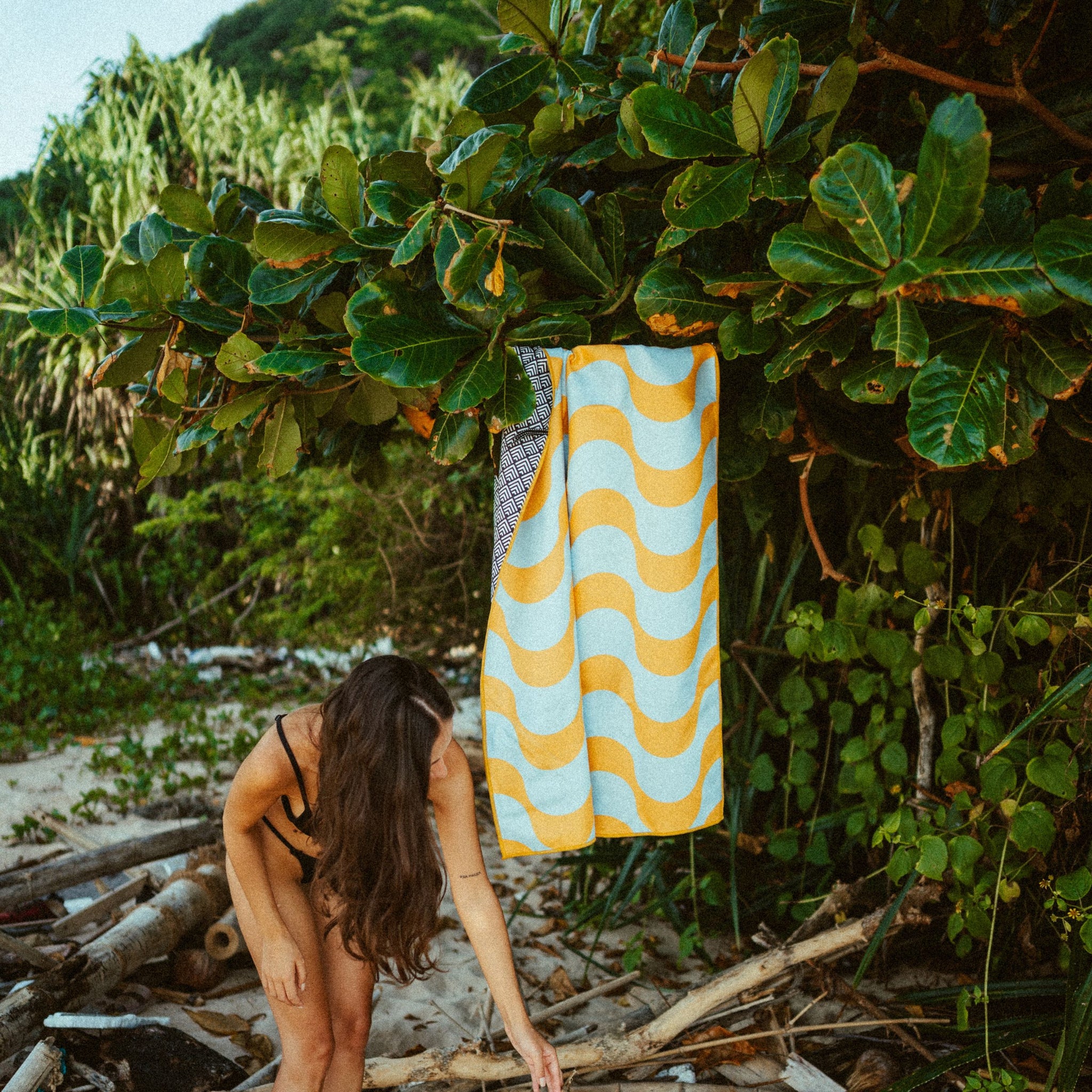 Copacabana Lemon - Sandabweisendes Strandtuch mit Geheimfach - WOODSANDWAVES