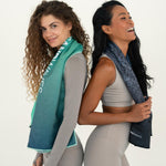 Stormy Skies - Sporthandtuch mit Magnet & Zipper-Tasche - WOODSANDWAVES