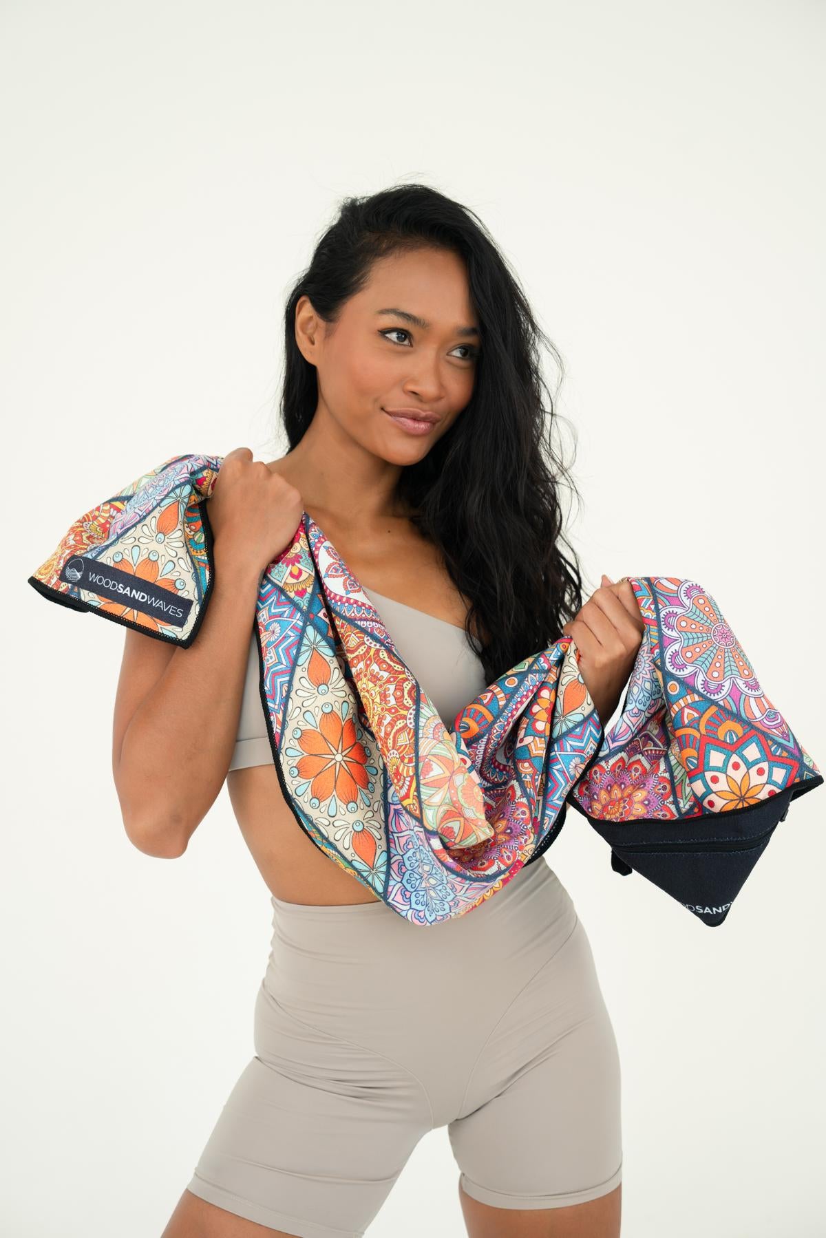 Mosaics - Sporthandtuch mit Magnet & Zipper-Tasche - WOODSANDWAVES