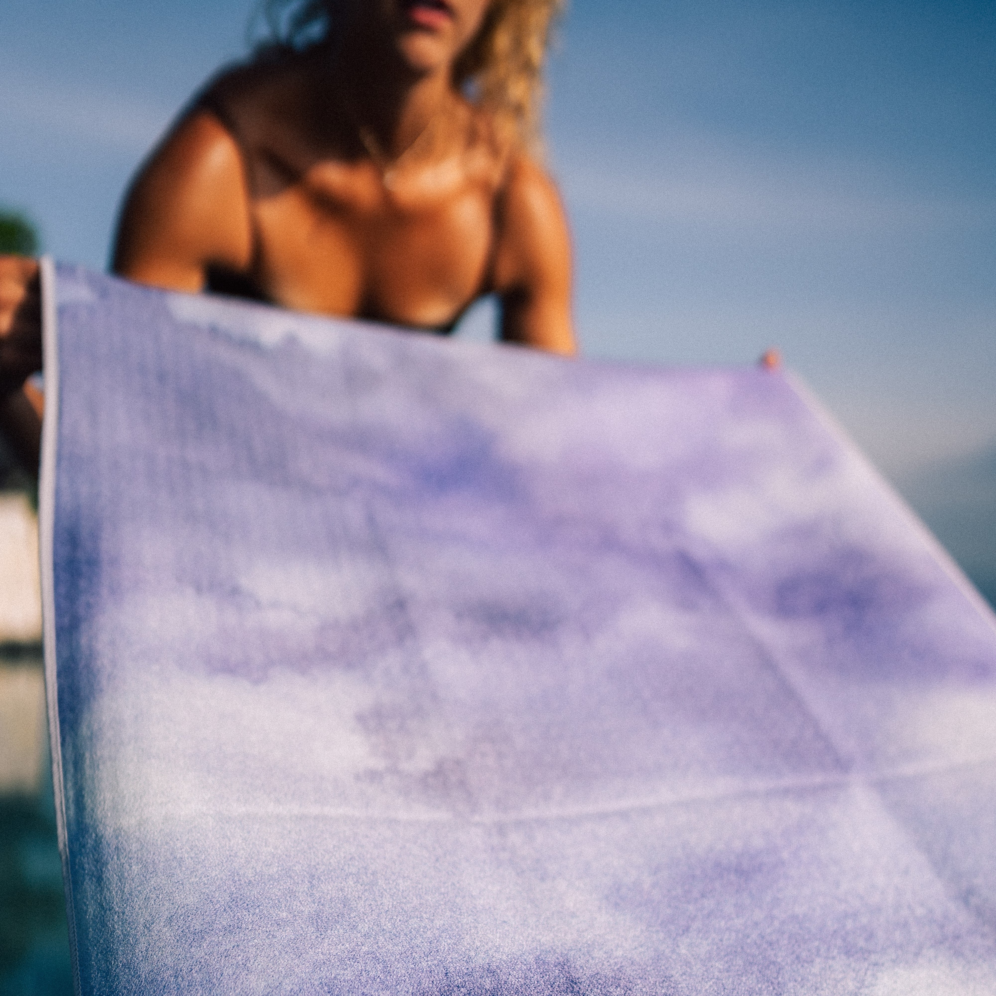 Lavender Skies - Rutschfestes Yoga-Handtuch mit Silikon-Noppen - WOODSANDWAVES