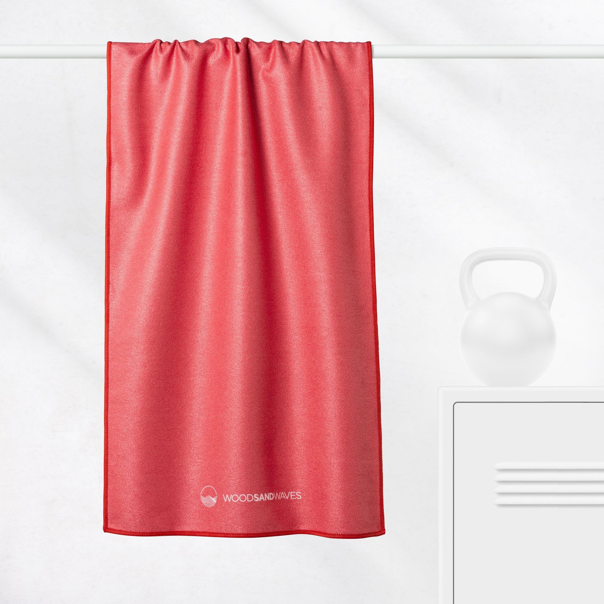 Clear Red - Sporthandtuch mit Magnet & Zipper-Tasche - WOODSANDWAVES