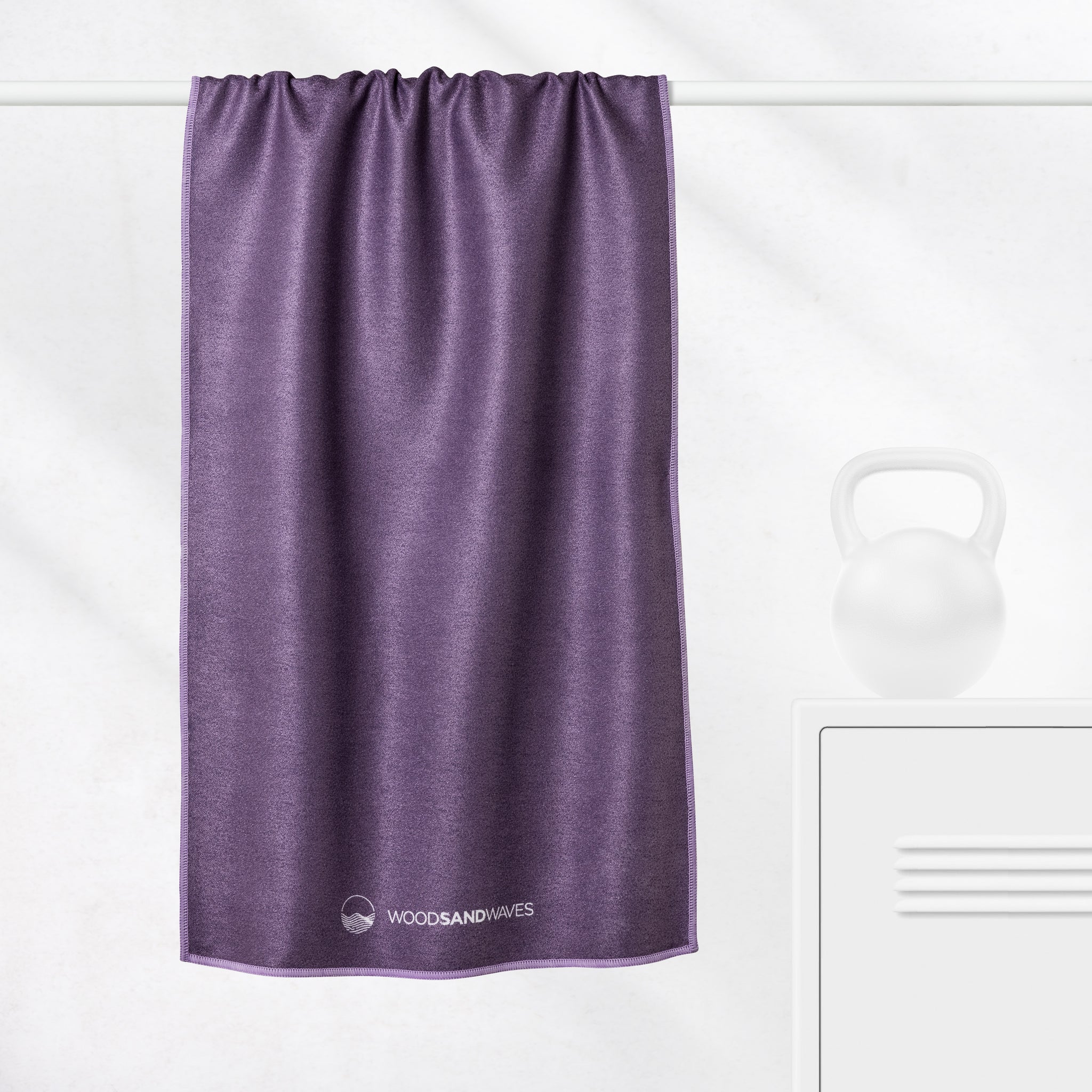 Clear Purple - Sporthandtuch mit Magnet & Zipper-Tasche - WOODSANDWAVES