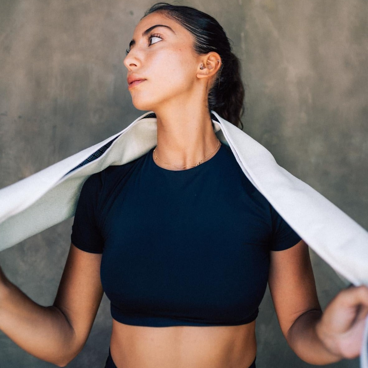 Clear Green - Sporthandtuch mit Magnet & Zipper-Tasche - WOODSANDWAVES