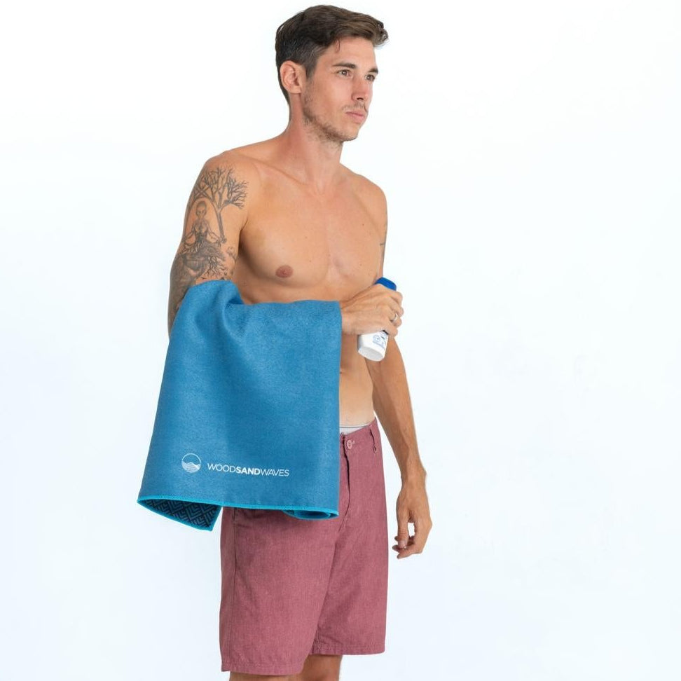 Clear Blue  - schnelltrocknendes Duschhandtuch aus Premium Mikrofaser -  angenehm auf der Haut - 140 x 70cm - WOODSANDWAVES