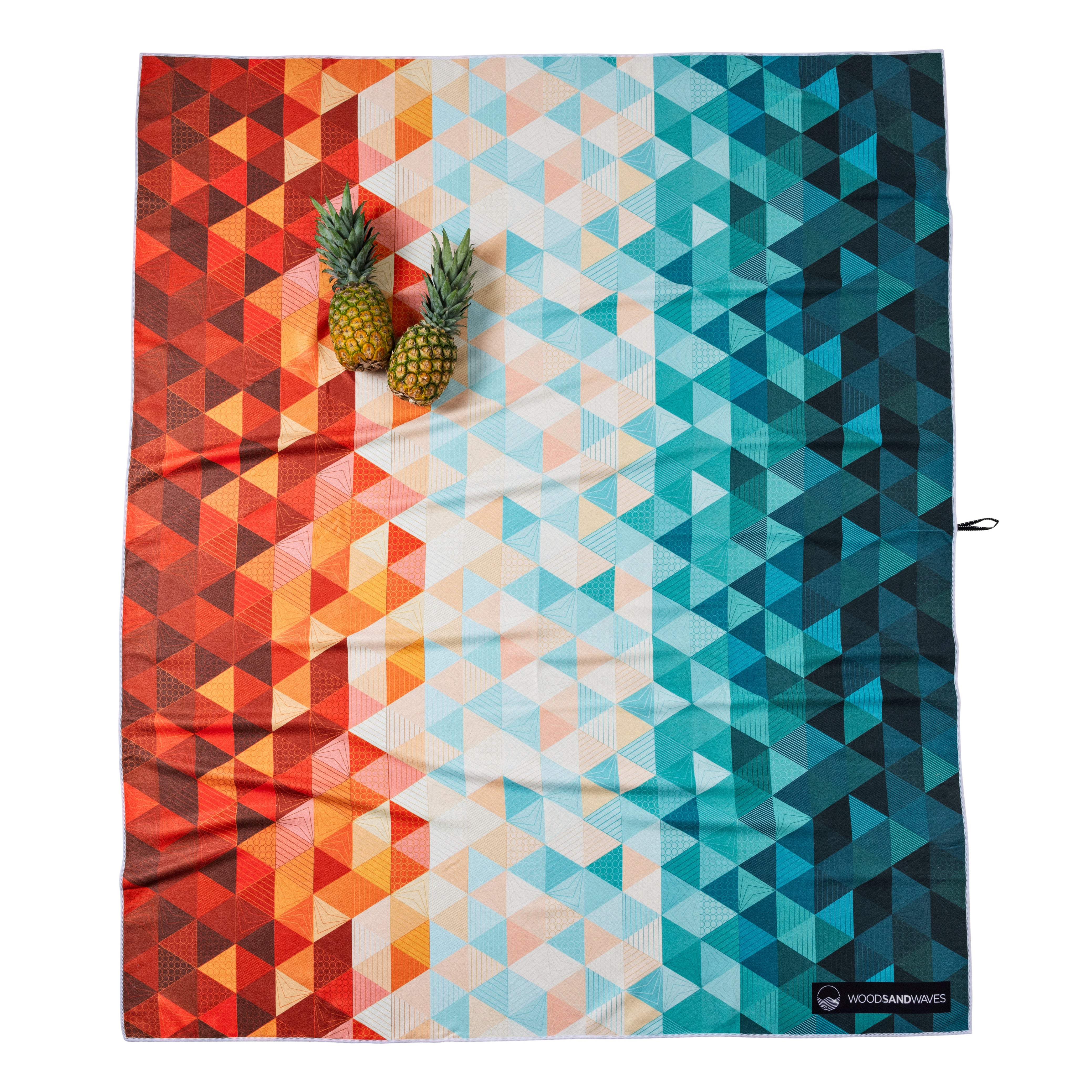 Kaleidoscope Orange - Stranddecke XXL - 180cm x 160cm - leicht, kompakt & sandabweisend - WOODSANDWAVES