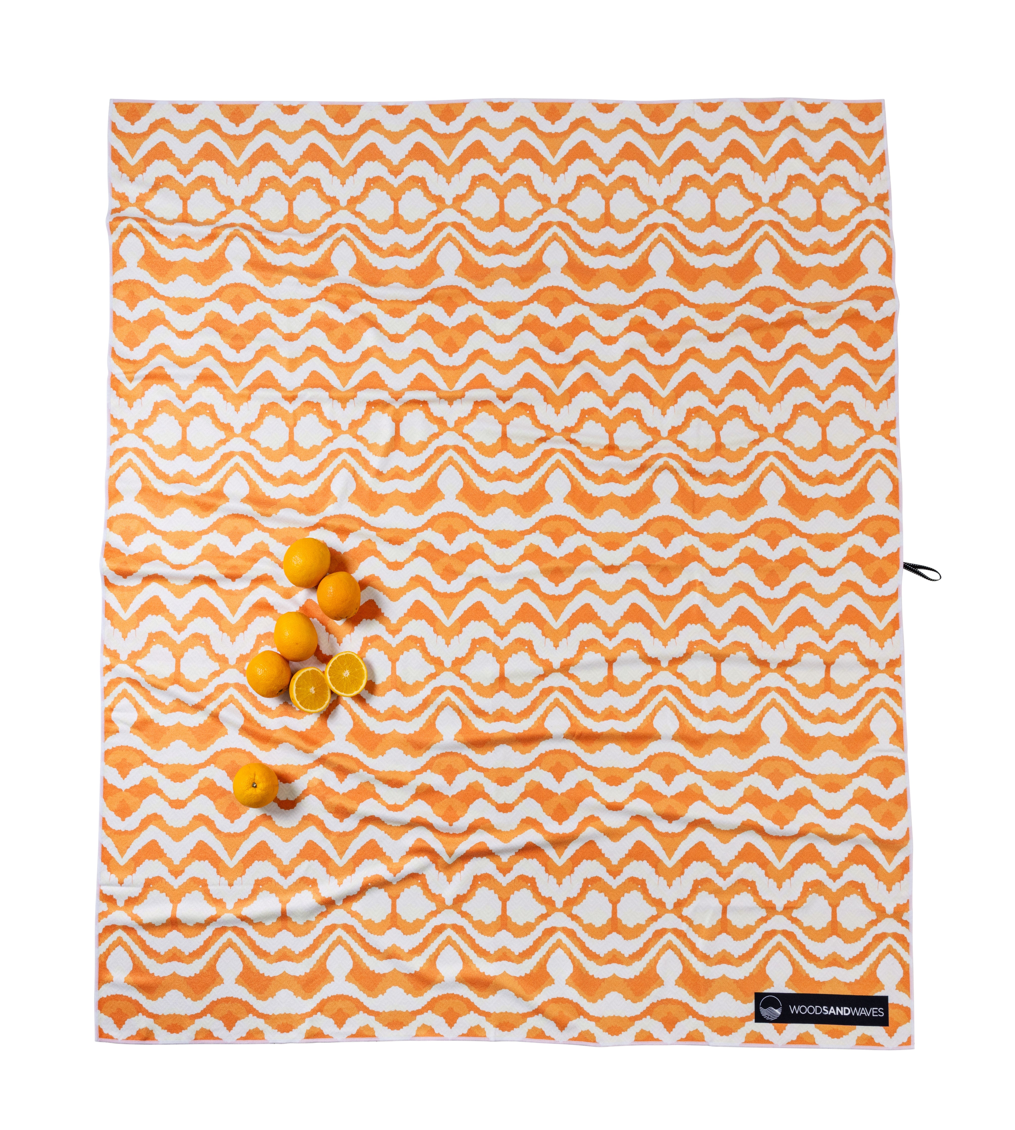 Sunset Waves - Stranddecke XXL - 180cm x 160cm - leicht, kompakt & sandabweisend - WOODSANDWAVES
