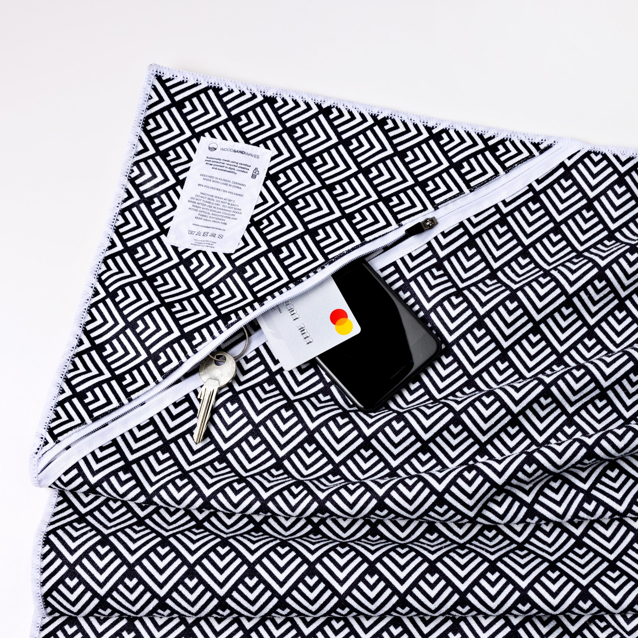 Copacabana Lemon - Sandabweisendes Strandtuch mit Geheimfach - WOODSANDWAVES