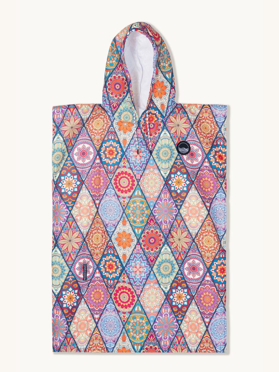 Badeponcho für Kinder (120cm - 150cm) - sanft zur Haut & extra schnell wieder trocken - aus Premium Mikrofaser - Mosaics - (ca. 6 - 12 Jahre) - woodsandwaves.co