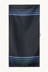 Calm Cruise Black - Duschhandtuch aus Premium Mikrofaser - angenehm auf der Haut - woodsandwaves.co