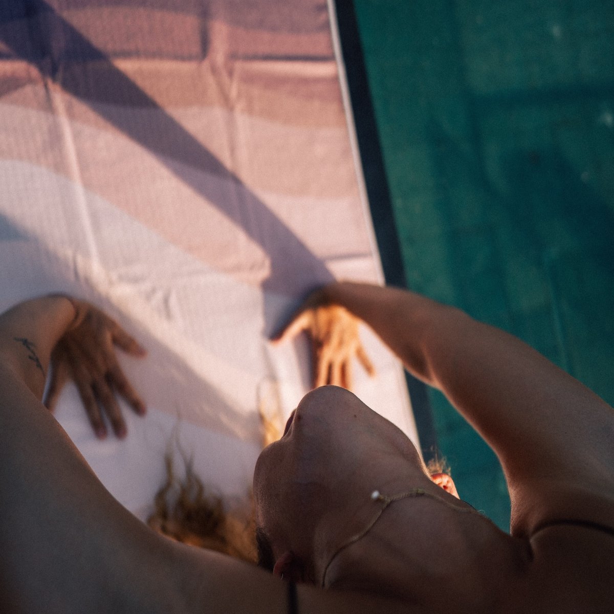 Calm Tides - Rutschfestes Yoga - Handtuch mit Silikon - Noppen - woodsandwaves.co