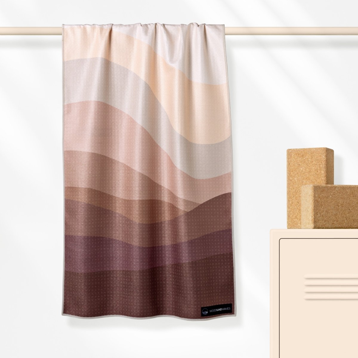 Calm Tides - Rutschfestes Yoga - Handtuch mit Silikon - Noppen - woodsandwaves.co