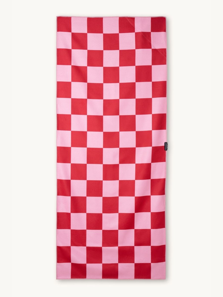 Cherry Checker - Schnelltrocknendes Reise - und Strandtuch mit Geheimfach - woodsandwaves.co
