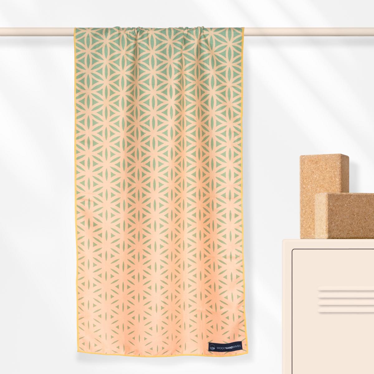 Flower of Life - Rutschfestes Yoga - Handtuch mit Silikon - Noppen - woodsandwaves.co