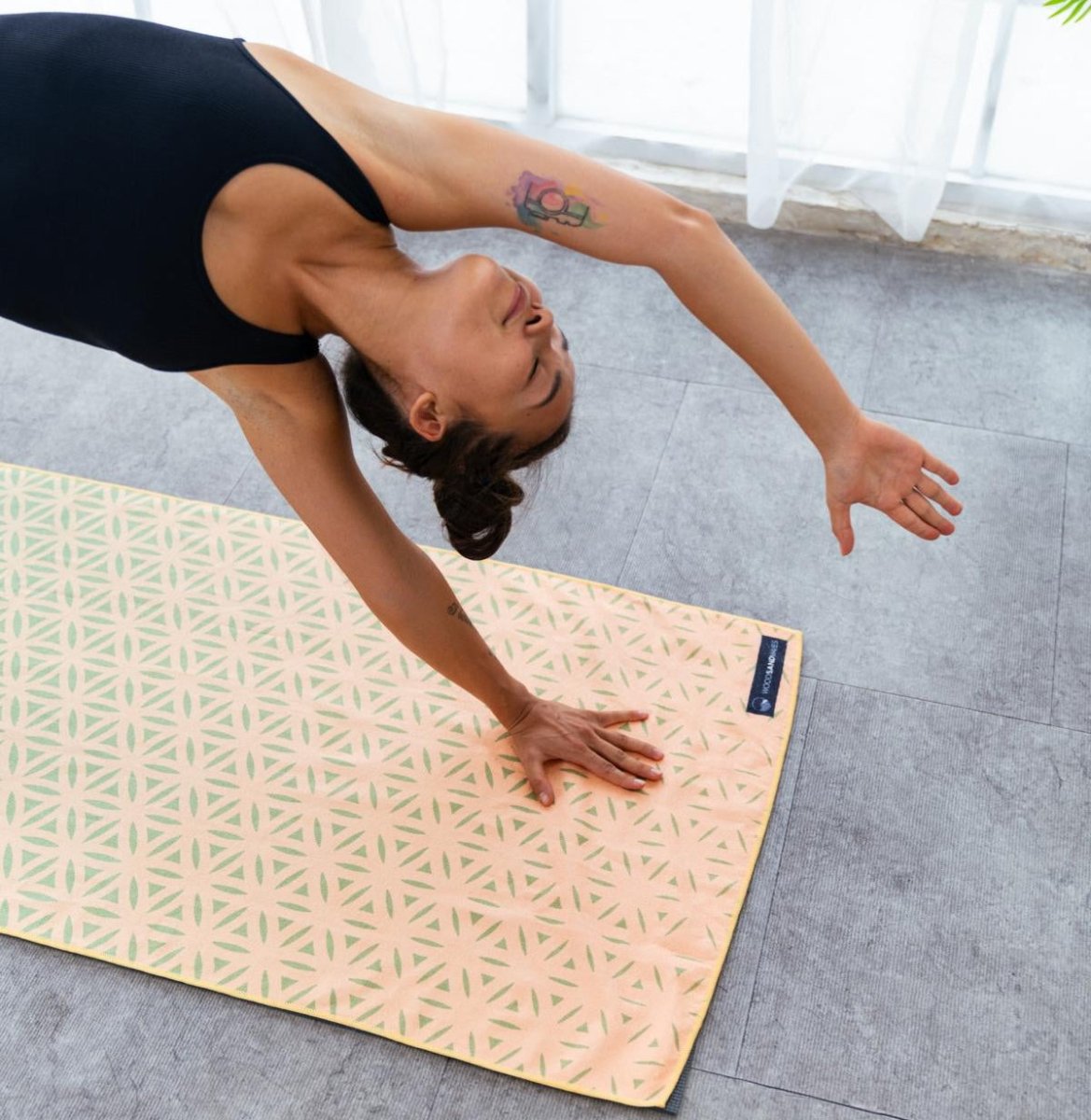 Flower of Life - Rutschfestes Yoga - Handtuch mit Silikon - Noppen - woodsandwaves.co