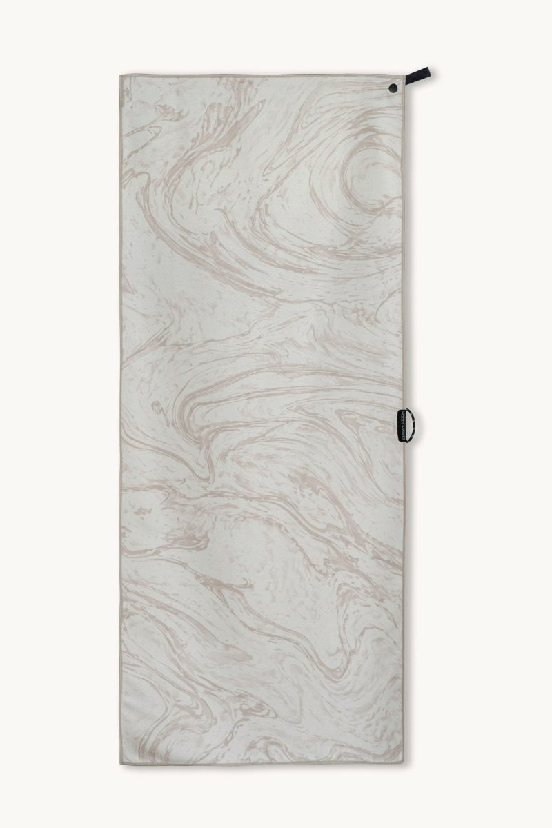 Ivory Flow - Sporthandtuch mit Magnet & Zipper-Tasche - woodsandwaves.co