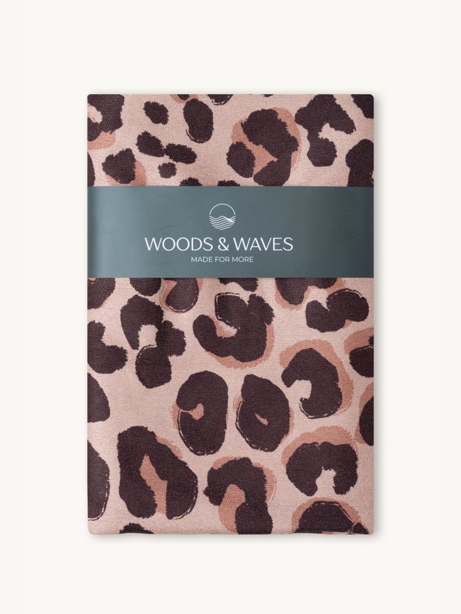 Leo Swim - Schnelltrocknendes Reise - und Strandtuch mit Geheimfach - woodsandwaves.co