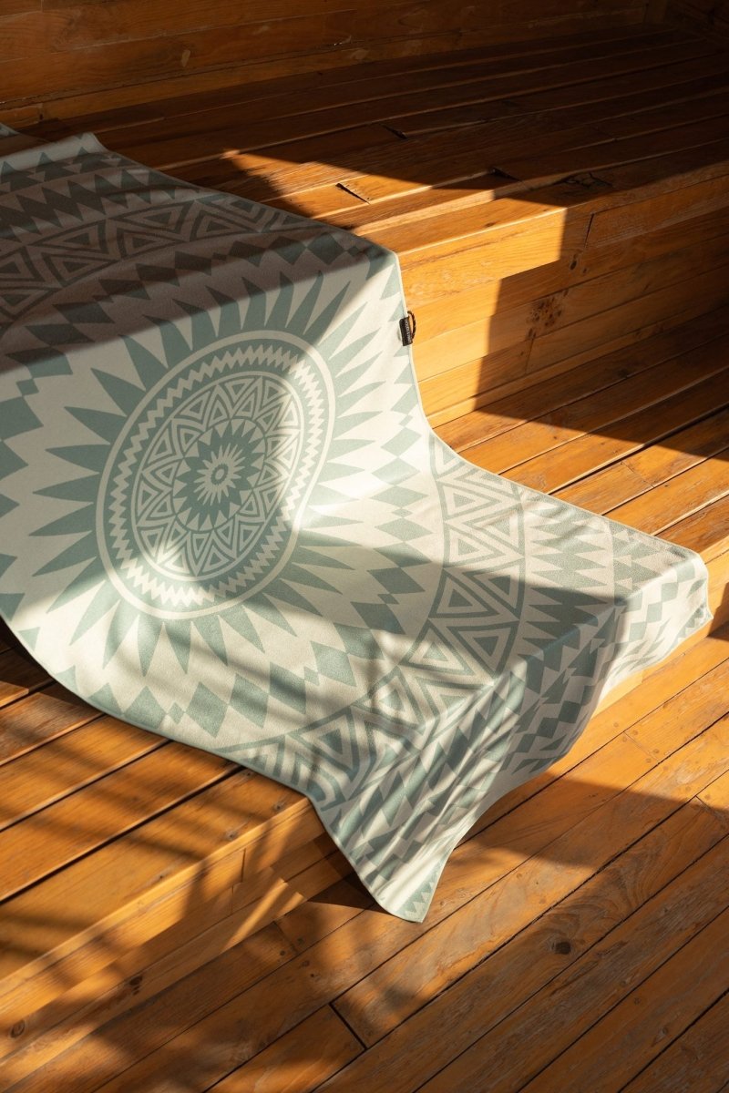 Mint Charisma - Saunatuch aus Premium Mikrofaser (200 x 80 cm) - woodsandwaves.co