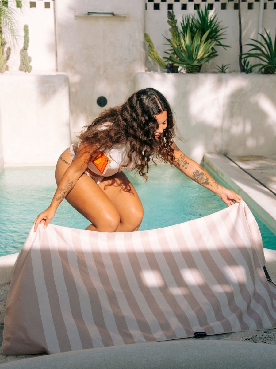 Morning Sand - Schnelltrocknendes Reise - und Strandtuch mit Geheimfach - woodsandwaves.co